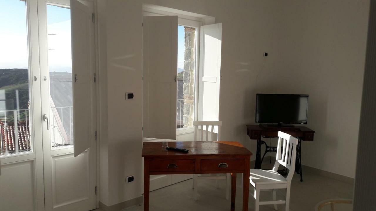 Apartamento La Casa Dei Panorami Di Colobraro Exterior foto